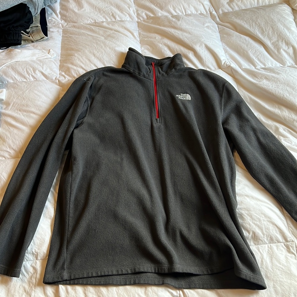 Mens North Face fleece pullover. Dark gray with red zipper. Size large.